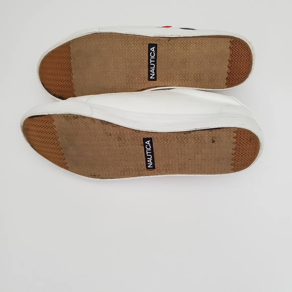 Nautica Clean Line Round Toe Minimalist Low-Top Sneaker - Picture 6 of 6